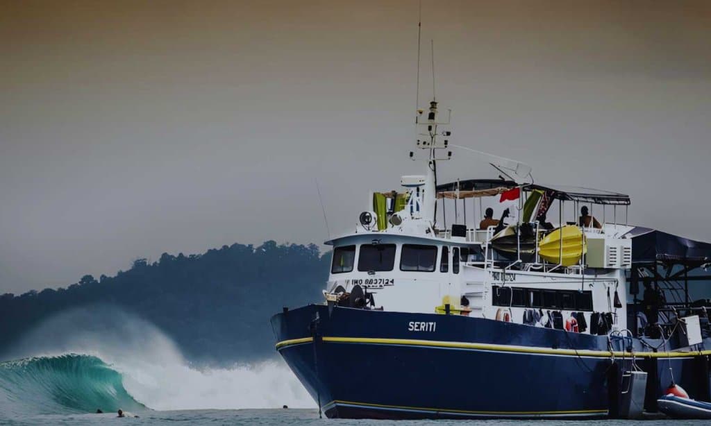 BOAT TRIP MENTAWAI SURF ONDAS PERFEITAS