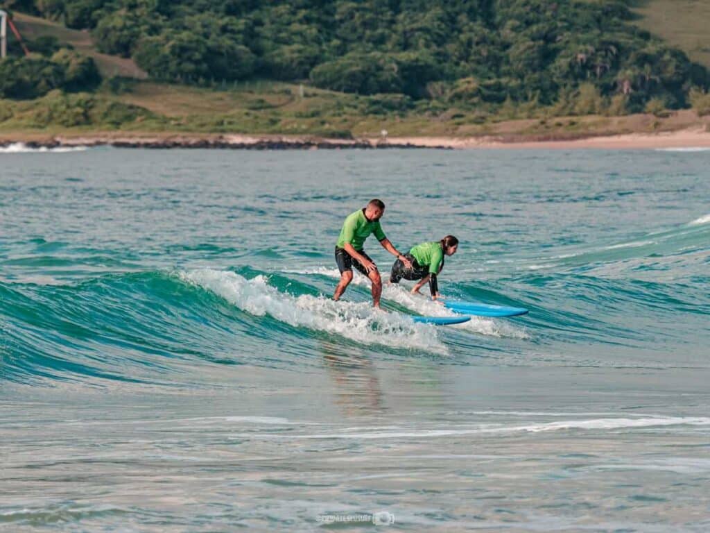 surf e novos amigos